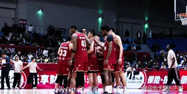 开云APP-国际比赛日突围战来临，托特纳姆围绕CBA季后赛刷新队史纪录，质疑声仍在，更衣室氛围转暖(cba季前赛直播在线观看)