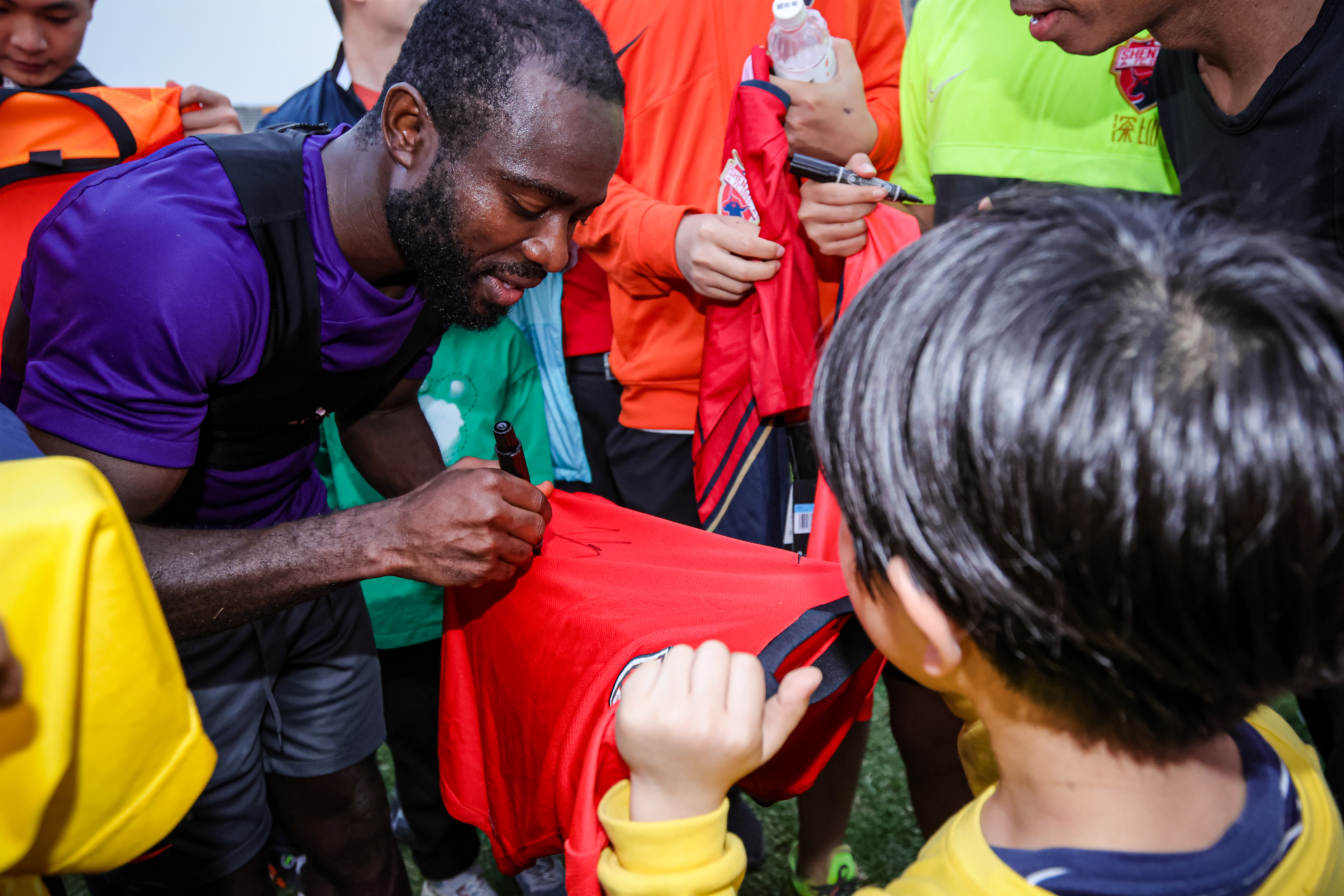 开云在线-萨克拉门托国王训练开放日，赛前完成体检引欢呼，NBA总决赛在即，训练强度明显提升的简单介绍